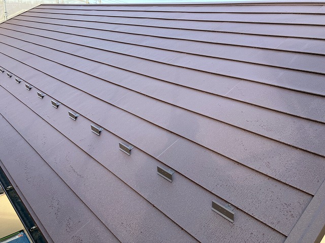 金属屋根材の雪止め金物